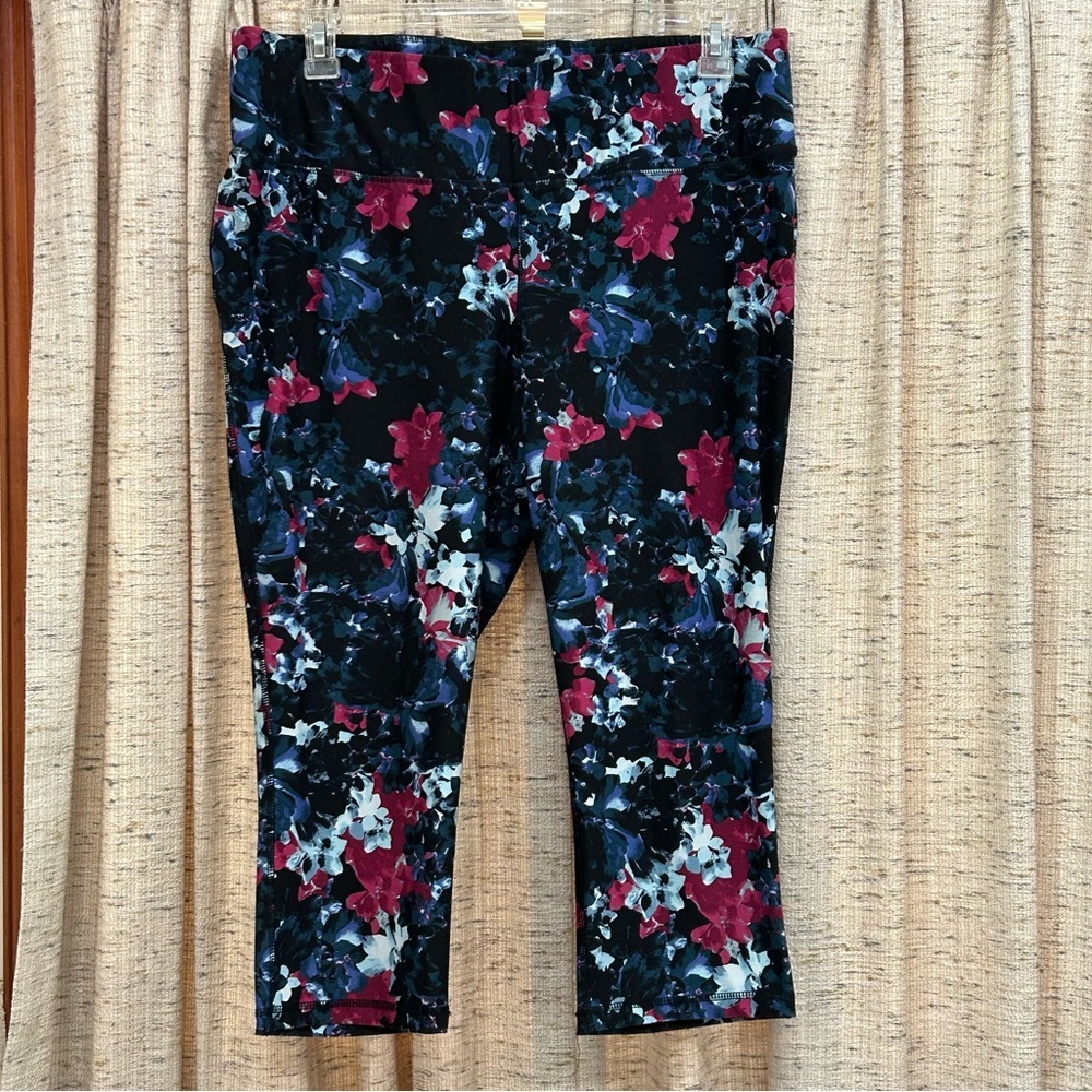 LIVI Active Floral Capri Leggings - 18/20